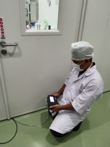 Uji tekanan cleanroom