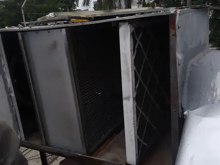 Mengganti hepa filter pada box hepa